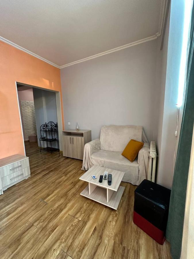 1-Room Apart. 21 On Usenbaeva 52 Near Eurasia Shopping Center Bishkek Exteriör bild