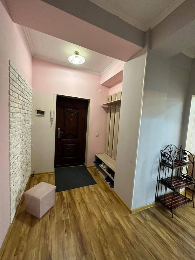 1-Room Apart. 21 On Usenbaeva 52 Near Eurasia Shopping Center Bishkek Exteriör bild