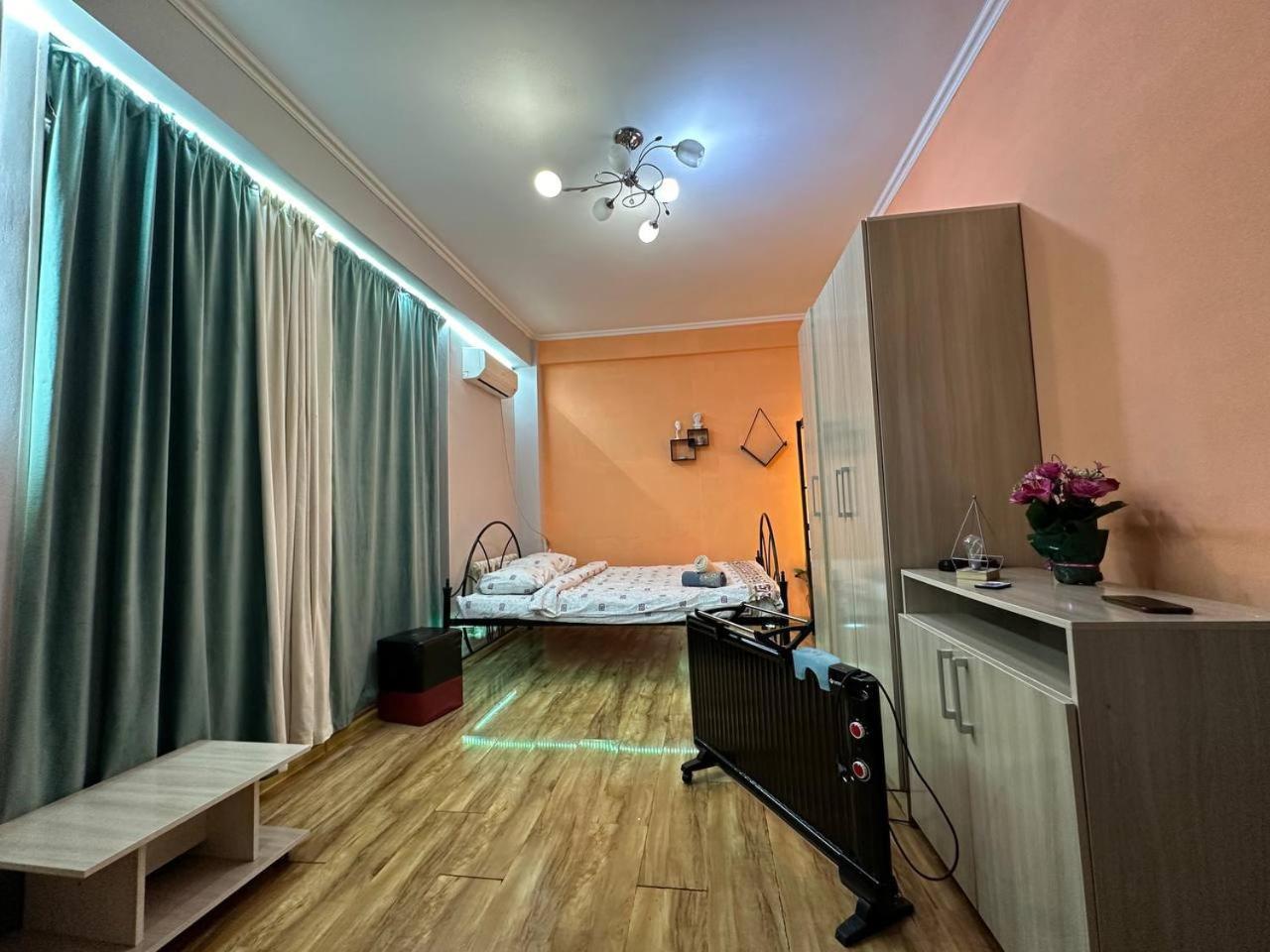 1-Room Apart. 21 On Usenbaeva 52 Near Eurasia Shopping Center Bishkek Exteriör bild